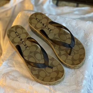 Coach women Lynn Wedge signature Flip-flop Sandals